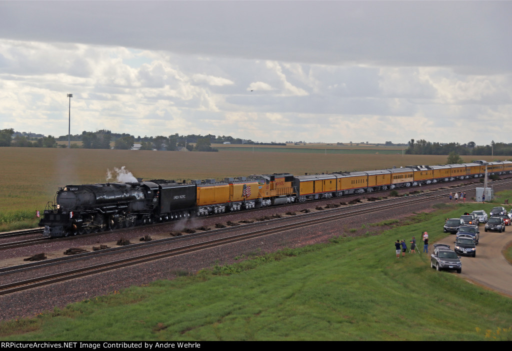 UP 4014 and train coming into Global III to stage for weekend festivites